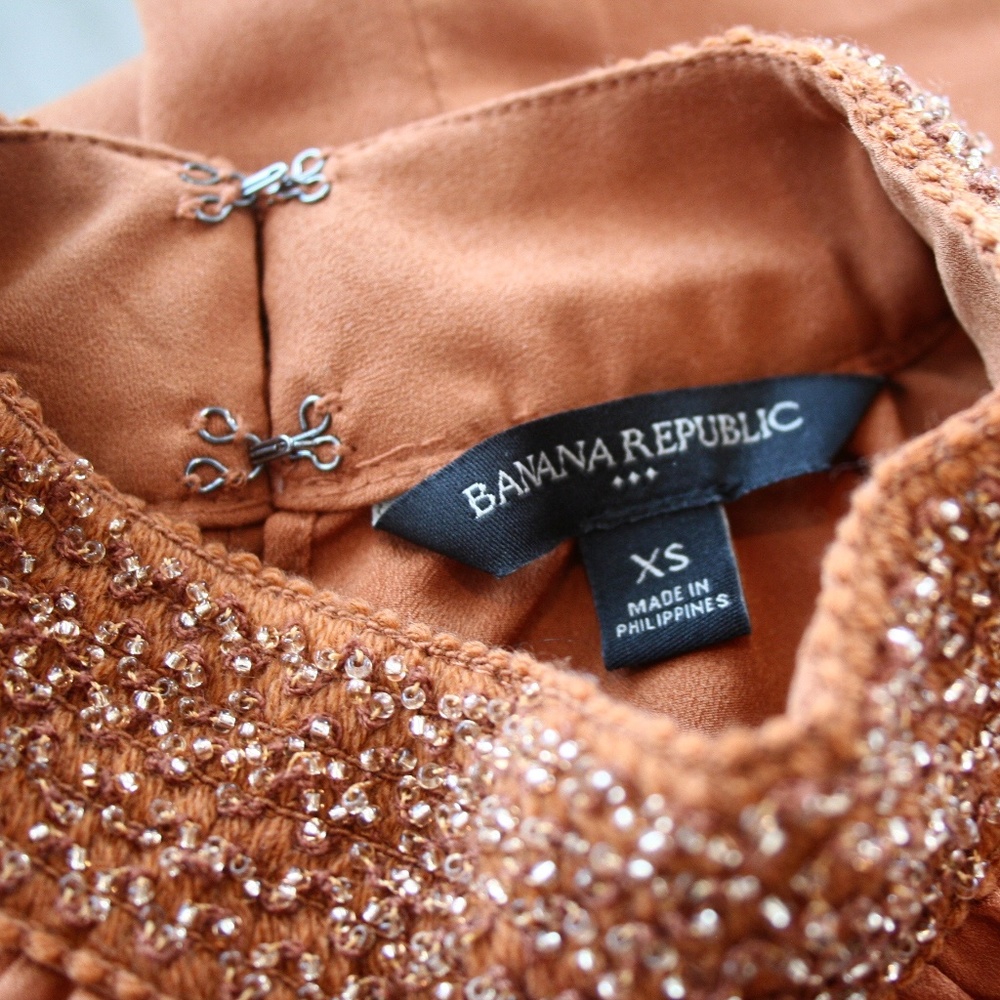 Banana Republic Mock Neck Sleeveless Shirt